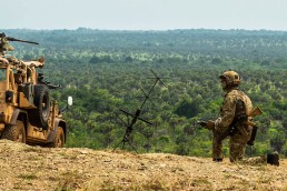 satcom satellite communication uhf